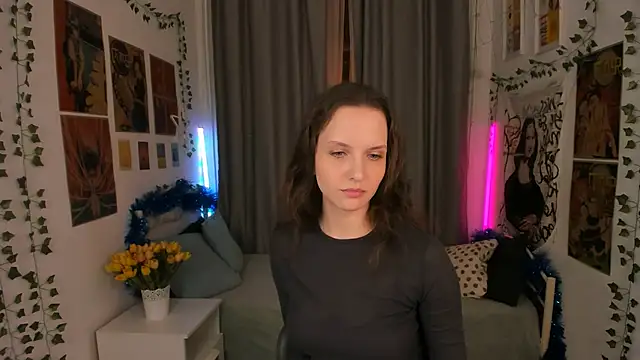 Snapshot of Ariadna_Shy chatting on 12.21.25 Ariadna Shy online show from 12.21.25