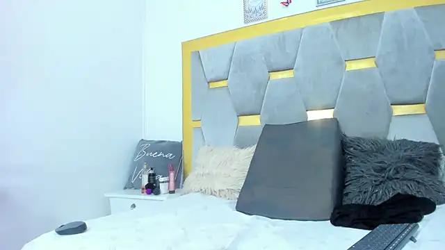 ShantallFoxxie online show from 03.19.26