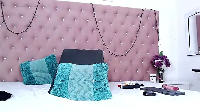 ShantallFoxxie online show from 03.21.26