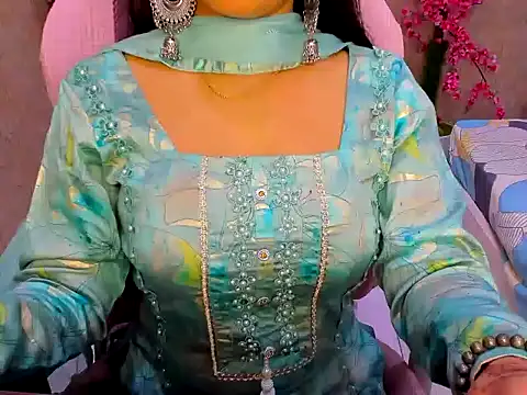 Snapshot of DimondGirl_ chatting on 04.02.26 DimondGirl online show from 04.02.26