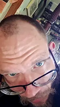 Snapshot of Sinuel chatting on 12.21.25 Sinuel online show from 12.21.25