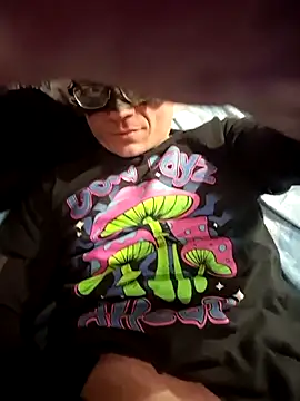 Snapshot of Sinuel chatting on 01.14.26 Sinuel online show from 01.14.26