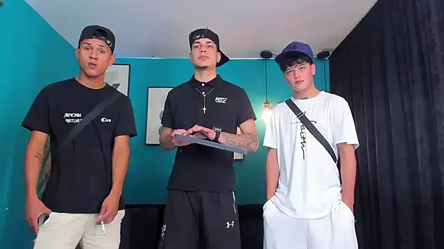 Snapshot of Oficial_KingOfHeavens chatting on 01.08.26 Oficial KingOfHeavens online show from 01.08.26