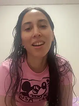 Snapshot of LatinDoll8 chatting on 06.10.26 LatinDoll8 online show from 06.10.26