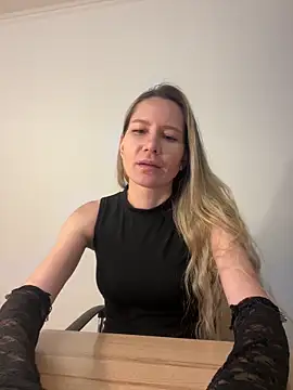 Snapshot of 1Moonlight1 chatting on 02.06.26 1Moonlight1 online show from 02.06.26