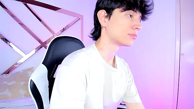 Snapshot of Aron_valverde chatting on 02.03.26 Aron valverde online show from 02.03.26