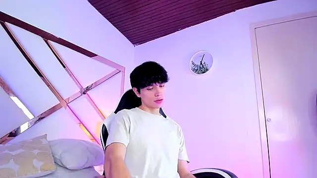 Snapshot of Aron_valverde chatting on 02.03.26 Aron valverde online show from 02.03.26