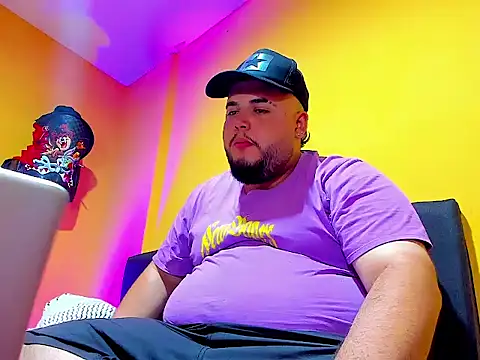 Snapshot of gainer_chubby_hot chatting on 12.22.25 gainer chubby hot online show from 12.22.25