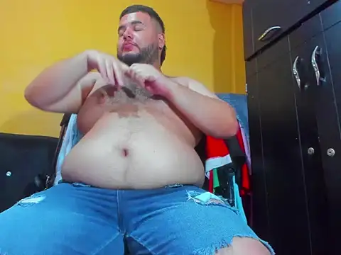 Snapshot of gainer_chubby_hot chatting on 02.14.26 gainer chubby hot online show from 02.14.26