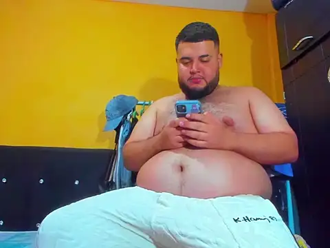 Snapshot of gainer_chubby_hot chatting on 02.15.26 gainer chubby hot online show from 02.15.26