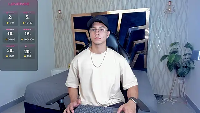 Noah Clarkk online show from 03.11.26