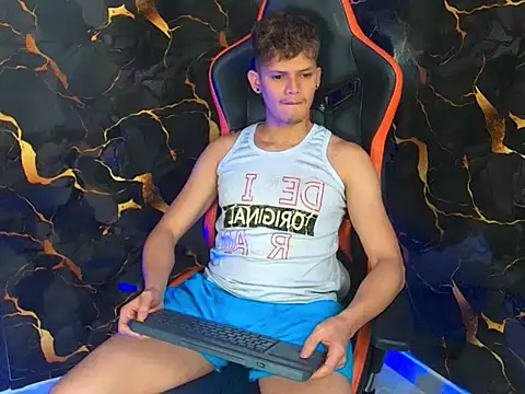 Snapshot of davilap_toyboy chatting on 01.17.26 davilap toyboy online show from 01.17.26