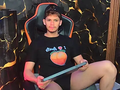 Snapshot of davilap_toyboy chatting on 02.02.26 davilap toyboy online show from 02.02.26