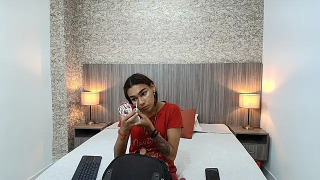 Snapshot of zoe_bermudez chatting on 12.19.25 zoe bermudez online show from 12.19.25