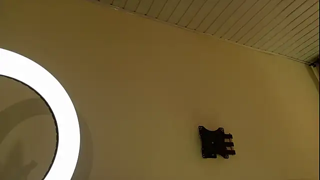 Snapshot of Alannadumont_ chatting on 02.18.26 Alannadumont online show from 02.18.26