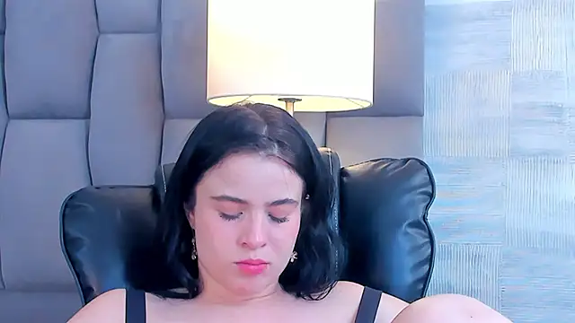 Snapshot of ChannelWhitee_ chatting on 01.14.26 ChannelWhitee online show from 01.14.26