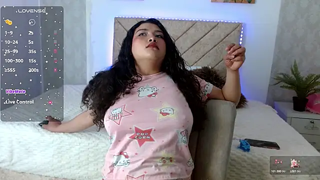 Snapshot of littler_cake chatting on 01.05.26 littler cake online show from 01.05.26