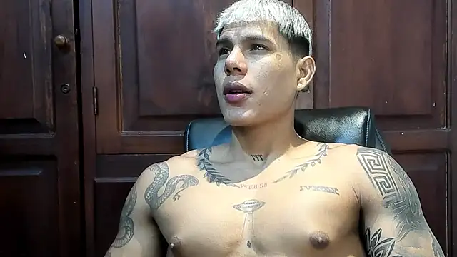 Snapshot of oruz_stud chatting on 01.08.26 oruz stud online show from 01.08.26