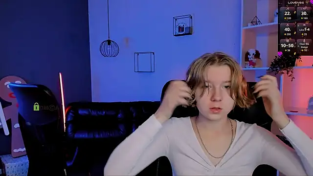 Snapshot of lizzie_boom_ chatting on 12.19.25 lizzie boom online show from 12.19.25