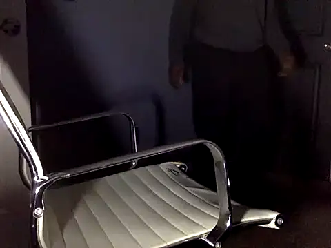 Snapshot of Cantgetenough0069 chatting on 12.21.25 Cantgetenough0069 online show from 12.21.25