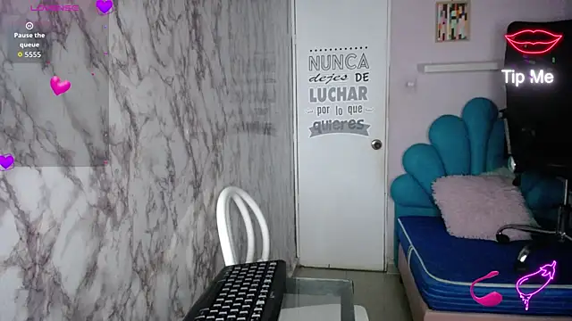 Snapshot of nicol_ross19 chatting on 06.21.26 nicol ross19 online show from 06.21.26