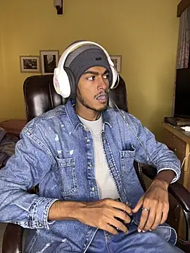 Snapshot of tooexpensive chatting on 01.13.26 tooexpensive online show from 01.13.26