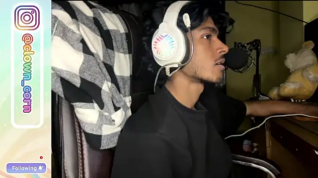 Snapshot of tooexpensive chatting on 02.01.26 tooexpensive online show from 02.01.26