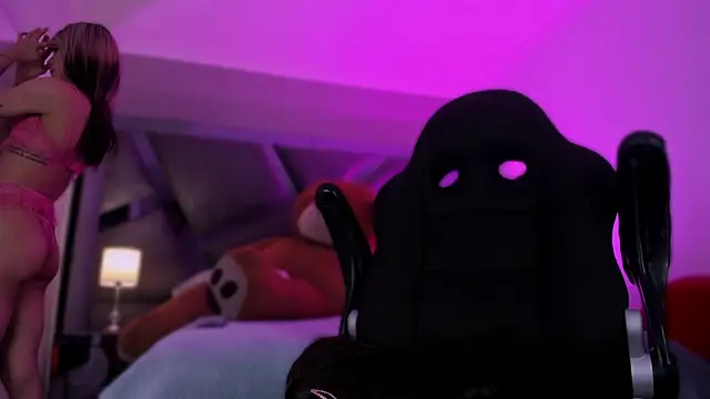 Snapshot of Charlotteinpole chatting on 03.16.26 Charlotteinpole online show from 03.16.26