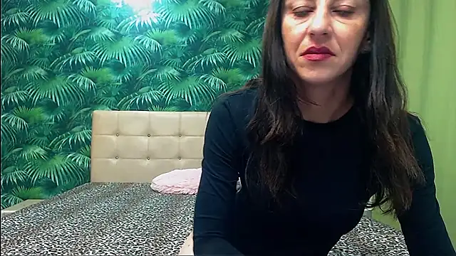 Snapshot of Stella_John chatting on 12.14.25 Stella John online show from 12.14.25