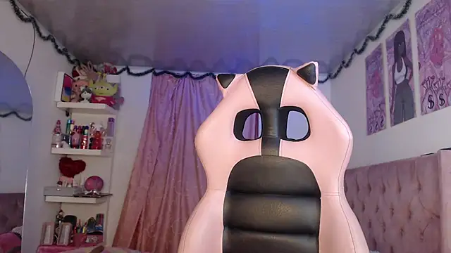 Snapshot of violett_brown9 chatting on 06.15.26 violett brown9 online show from 06.15.26
