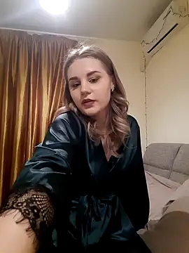 Molly Voss online show from 02.23.26