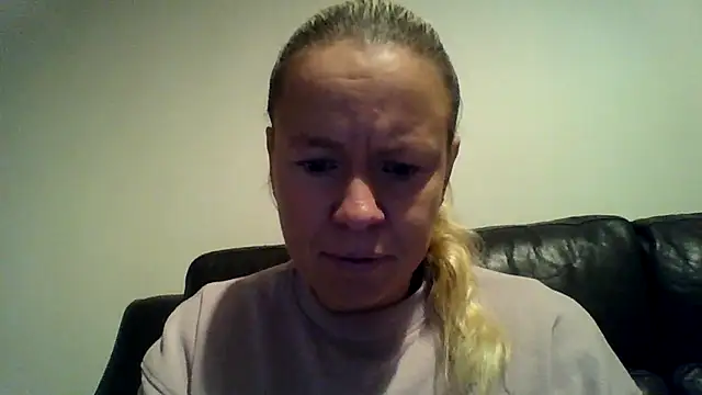 Snapshot of jennyblondeuk chatting on 01.12.26 jennyblondeuk online show from 01.12.26