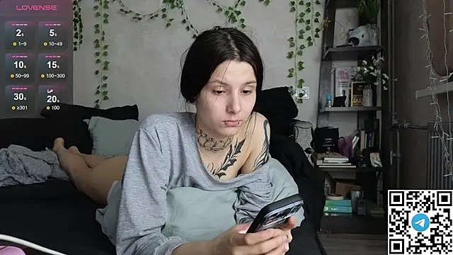 LeonaHinnes online show from 04.23.26