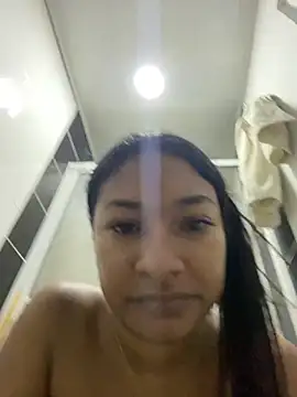 Snapshot of arianax20 chatting on 12.21.25 arianax20 online show from 12.21.25