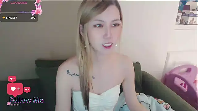 Snapshot of whitecat13 chatting on 05.20.26 whitecat13 online show from 05.20.26