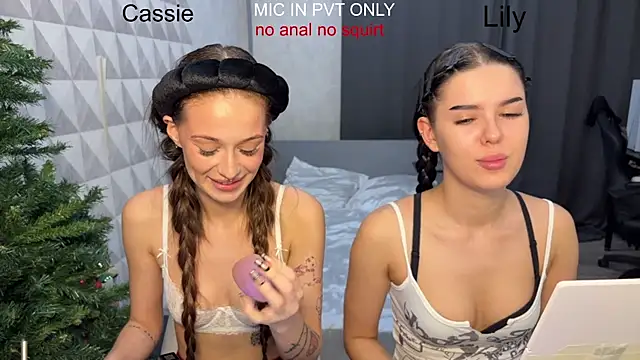 Snapshot of girls_secrets chatting on 01.09.26 girls secrets online show from 01.09.26