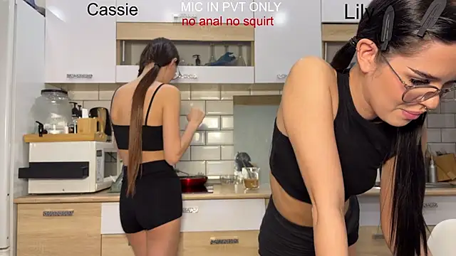 Snapshot of girls_secrets chatting on 01.12.26 girls secrets online show from 01.12.26