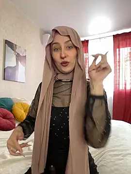 Snapshot of LuxBrunette_ chatting on 05.30.26 LuxBrunette online show from 05.30.26