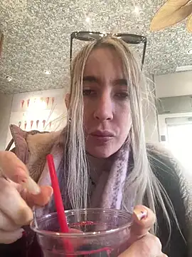 Snapshot of BarbieBlondieGirl chatting on 12.22.25 BarbieBlondieGirl online show from 12.22.25