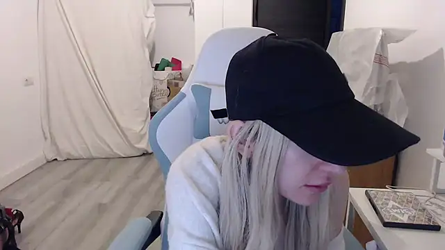 Snapshot of BarbieBlondieGirl chatting on 02.18.26 BarbieBlondieGirl online show from 02.18.26