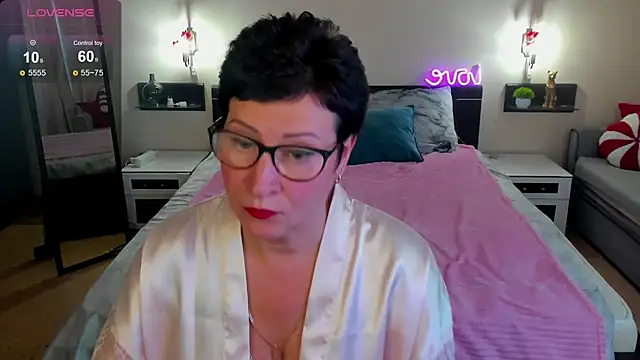 Snapshot of JennyMons chatting on 06.06.26 JennyMons online show from 06.06.26