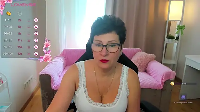 Snapshot of JennyMons chatting on 06.07.26 JennyMons online show from 06.07.26