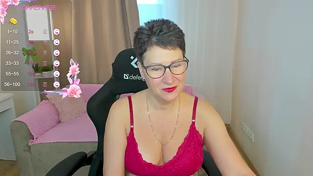 Snapshot of JennyMons chatting on 06.14.26 JennyMons online show from 06.14.26