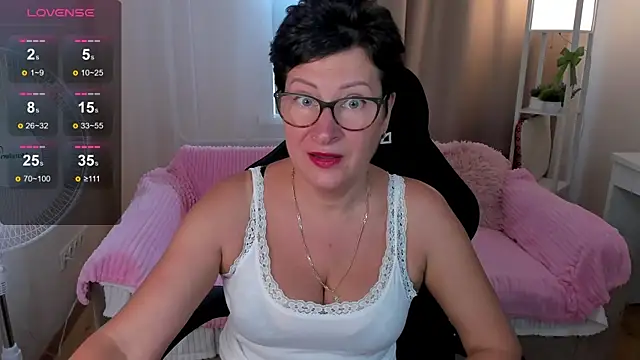 Snapshot of JennyMons chatting on 08.05.26 JennyMons online show from 08.05.26
