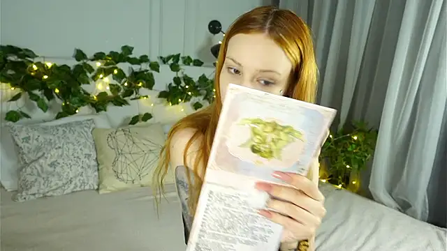 Snapshot of Zoe__Page chatting on 03.14.26 Zoe Page online show from 03.14.26