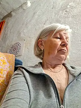 Snapshot of KlaudiaDarling chatting on 05.16.26 KlaudiaDarling online show from 05.16.26