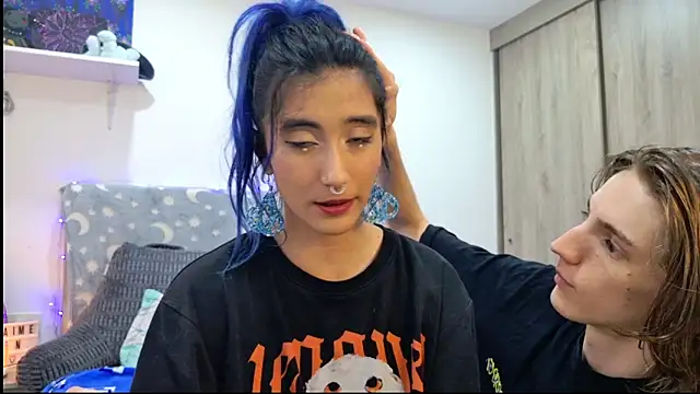 Snapshot of LunaisBack chatting on 03.04.26 LunaisBack online show from 03.04.26