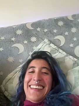 Snapshot of LunaisBack chatting on 03.21.26 LunaisBack online show from 03.21.26