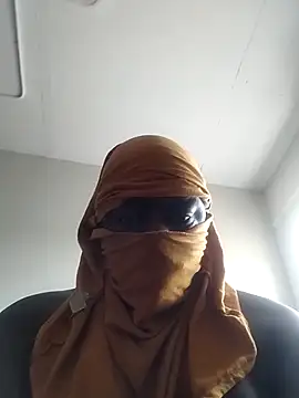 Snapshot of Bra-G chatting on 02.27.26 Bra-G online show from 02.27.26