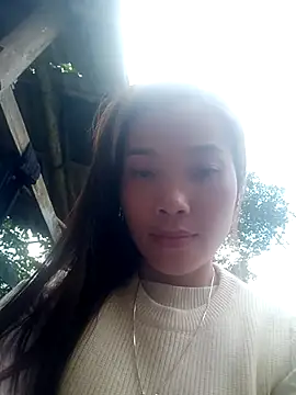 Snapshot of yeutinh00 chatting on 12.23.25 yeutinh00 online show from 12.23.25